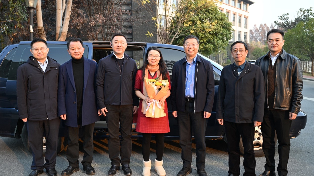 我院援助阿尔及利亚医疗队队员汪娟平安凯旋